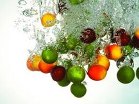 Frugtskrælning med frugtsyrer, takket være hvilken hudceller fornyes