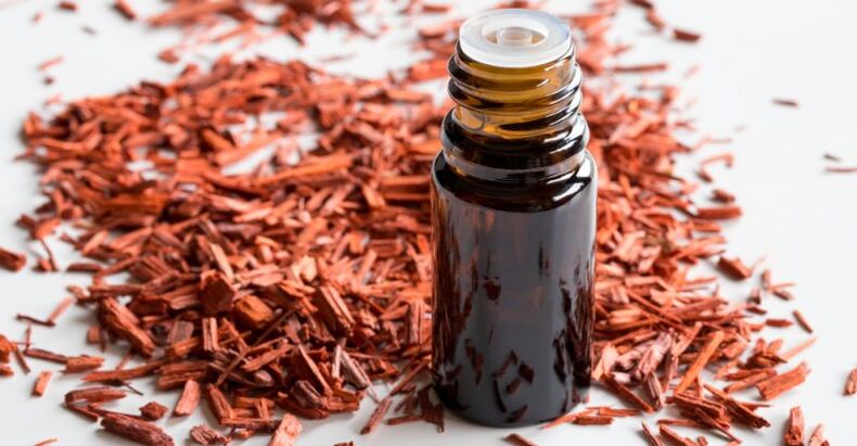 Sandeltræ æterisk olie genopretter fugtbalancen i huden